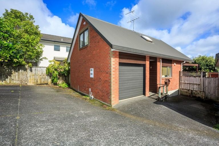 Photo of property in 12/37 Fields Parade, Oteha, Auckland, 0632