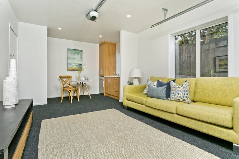 Photo of property in 1/30 Gulf View Road, Murrays Bay, Auckland, 0630