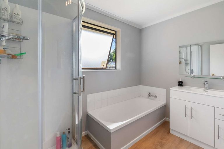 Photo of property in 28 Aldershot Place, Nawton, Hamilton, 3200