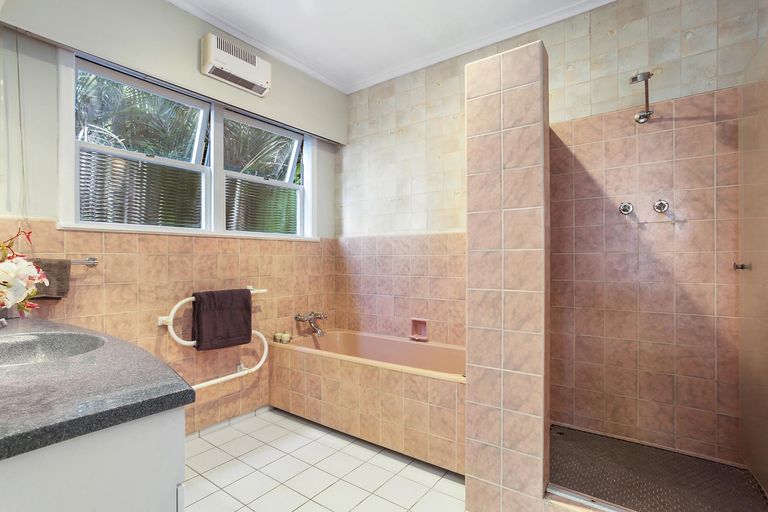 Photo of property in 1 Park Road, Titirangi, Auckland, 0604