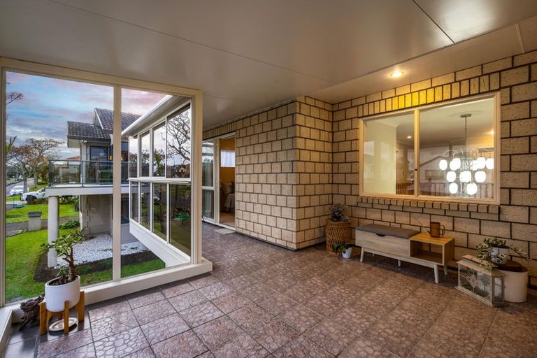 Photo of property in 18 Tollana Road, Te Atatu Peninsula, Auckland, 0610