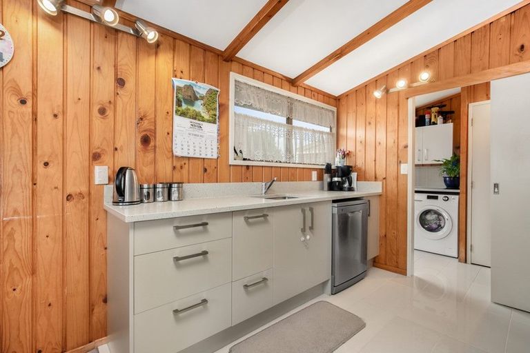 Photo of property in 67b Manuroa Road, Takanini, 2112