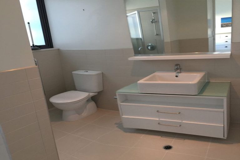 Photo of property in Scene Two Apartments, 805/18 Beach Road, Auckland Central, Auckland, 1010