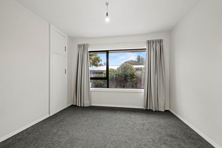 Photo of property in 26 Liverton Crescent, Bishopdale, Christchurch, 8053