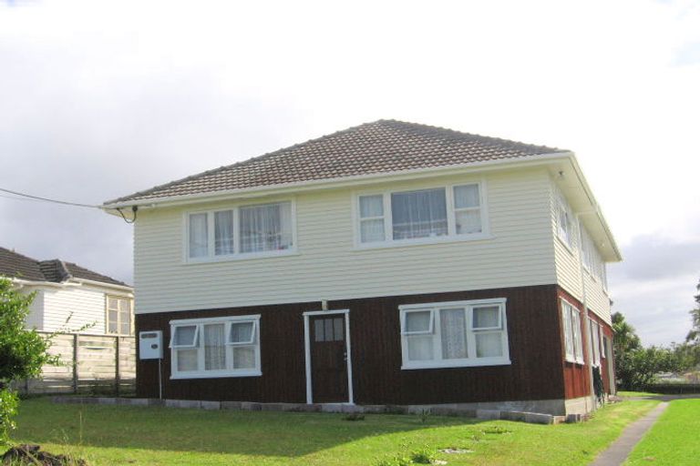 Photo of property in 922 East Coast Road, Northcross, Auckland, 0630