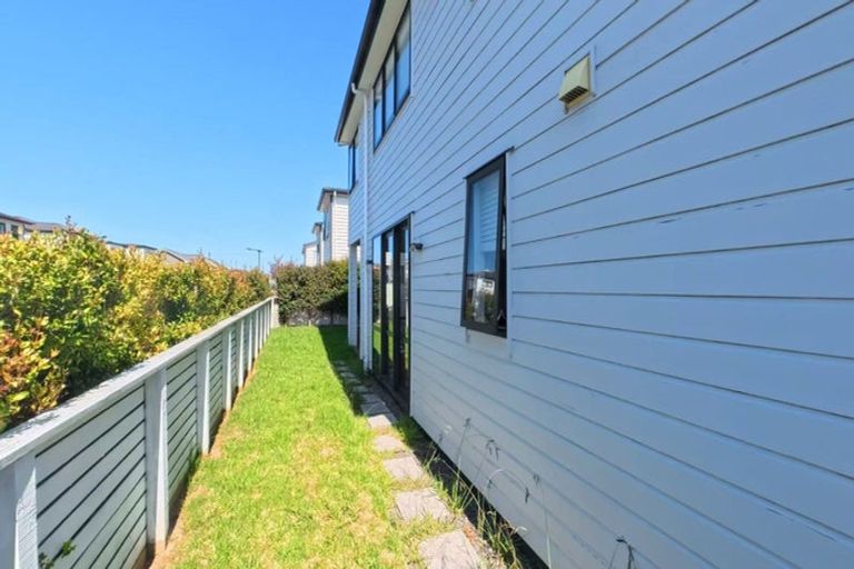 Photo of property in 11 Pihoihoi Place, Hobsonville, Auckland, 0616