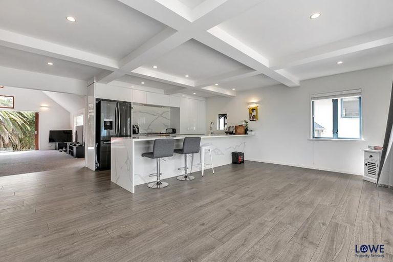Photo of property in 480a Beach Road, Murrays Bay, Auckland, 0630