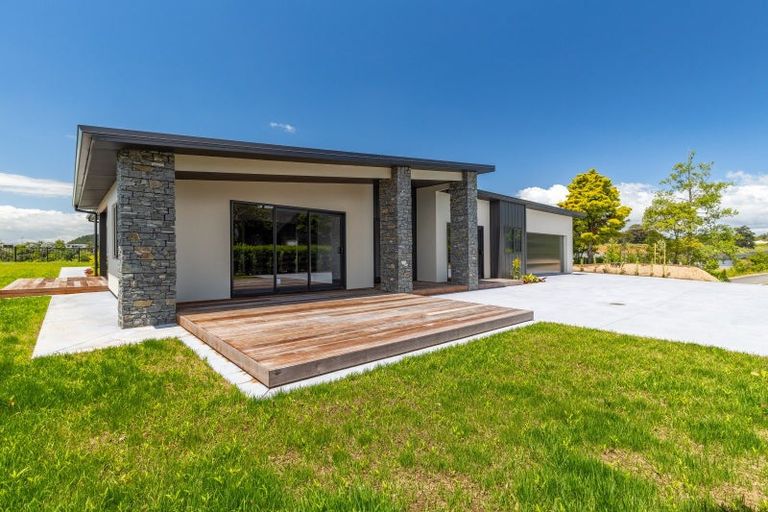 Photo of property in 2 Marsden Place, Hurworth, New Plymouth, 4310