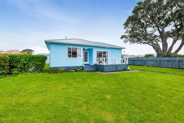 Photo of property in 47 Domett Street, Opunake, 4616