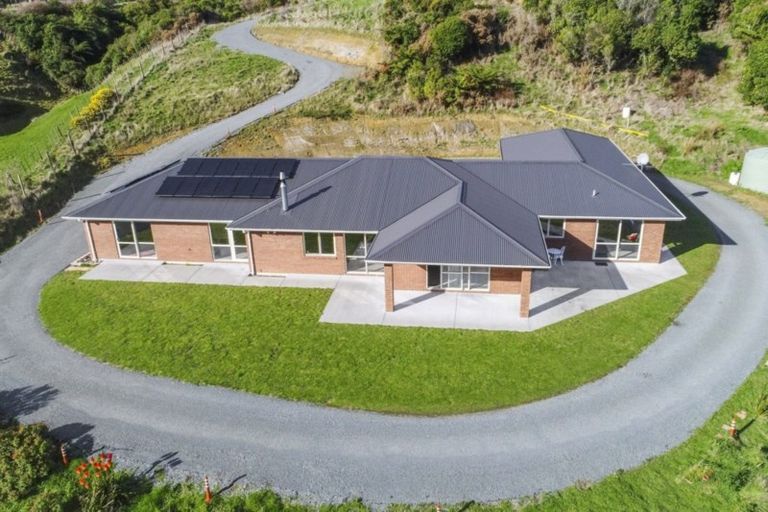 Photo of property in 103 Stratton Street, Normandale, Lower Hutt, 5010