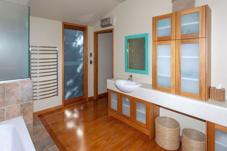 Photo of property in 36 Tutaritari Road, Hahei, Whitianga, 3591