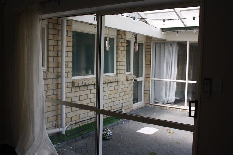 Photo of property in 2 Amadeus Place, Northpark, Auckland, 2013