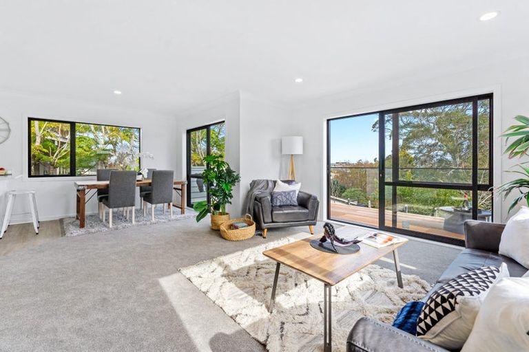 Photo of property in 2/21 Tobruk Crescent, Milford, Auckland, 0620