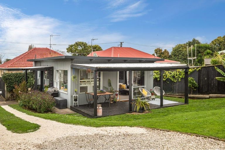 Photo of property in 2/23 Miller Road, Mangere Bridge, Auckland, 2022