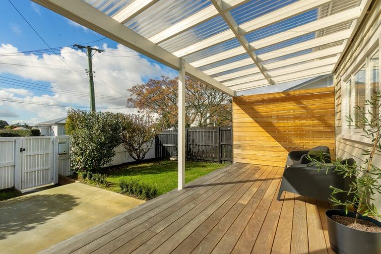 Photo of property in 20 Walmer Road, Point Chevalier, Auckland, 1022