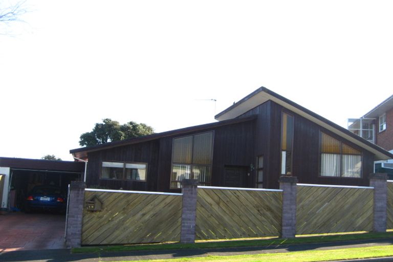 Photo of property in 18 Mayfair Place, Westown, New Plymouth, 4310