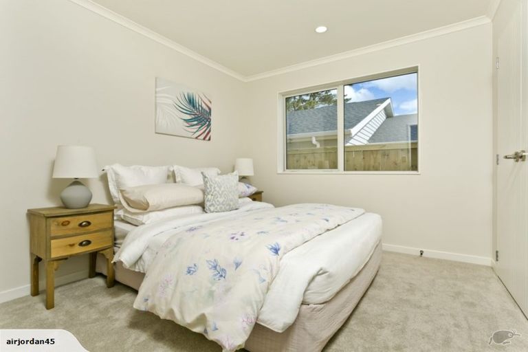 Photo of property in 12 Barrique Road, Kumeu, 0810