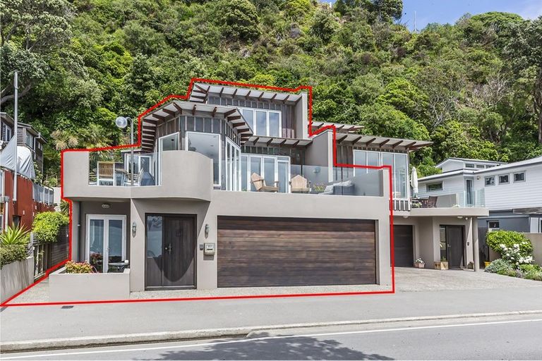 Photo of property in 353 Karaka Bay Road, Karaka Bays, Wellington, 6022