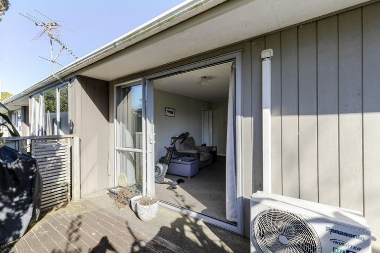 Photo of property in 8a Waterloo Place, Westown, New Plymouth, 4310