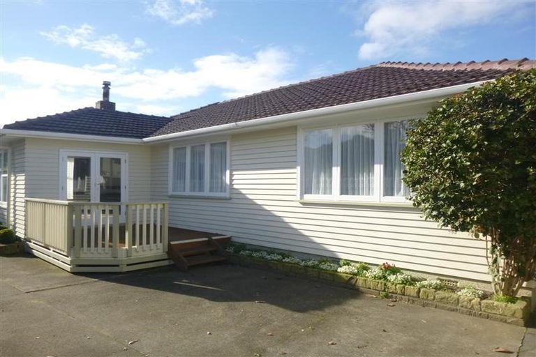 Photo of property in 10 Holyoake Crescent, Avalon, Lower Hutt, 5011