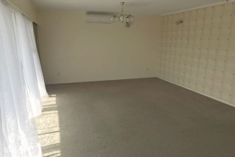 Photo of property in 19 Cassley Crescent, Papakowhai, Porirua, 5024