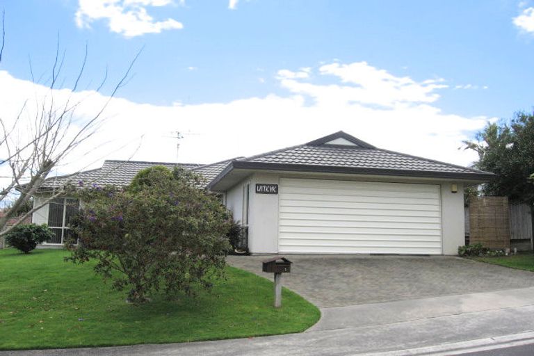 Photo of property in 1 Molyneux Place, Welcome Bay, Tauranga, 3112