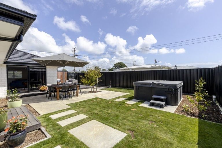 Photo of property in 247 Huatoki Street, Upper Vogeltown, New Plymouth, 4310