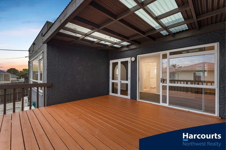 Photo of property in 188 Waimumu Road, Massey, Auckland, 0614