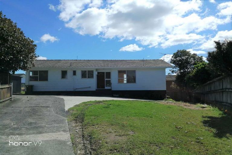 Photo of property in 11 Karo Place, Glendene, Auckland, 0602