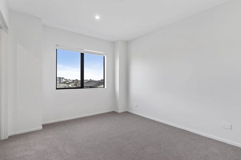 Photo of property in 18 Gosper Road, Takanini, 2112