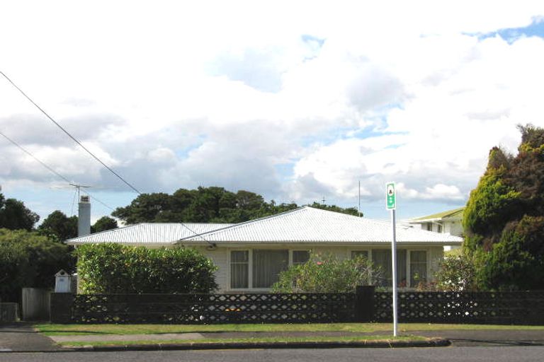 Photo of property in 70 Willerton Avenue, New Lynn, Auckland, 0600
