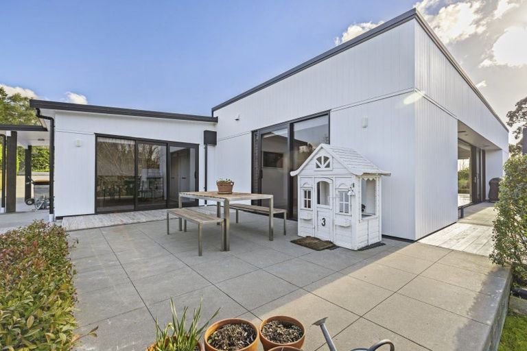 Photo of property in 111 Polson Hill Drive, Aokautere, Palmerston North, 4471