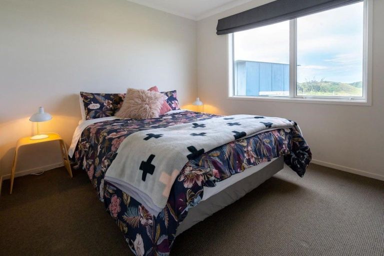 Photo of property in 6 Ironsands, Waverley, 4591