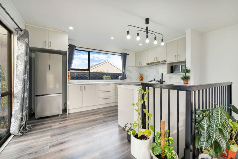 Photo of property in 8 Riverview Road, New Lynn, Auckland, 0600