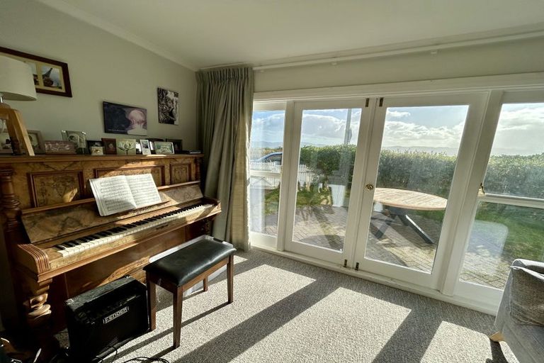 Photo of property in 13 Marine Parade, Eastbourne, Lower Hutt, 5013