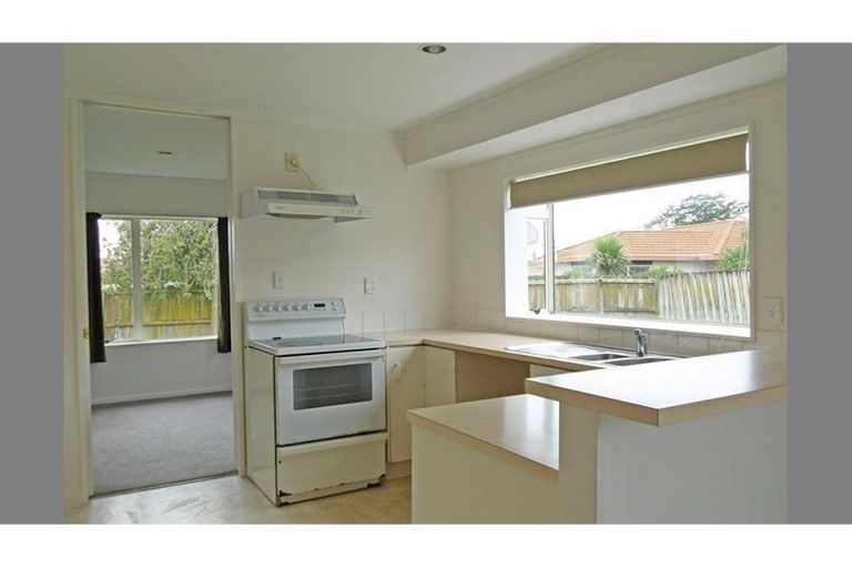Photo of property in 8 Waylen Place, Burswood, Auckland, 2013