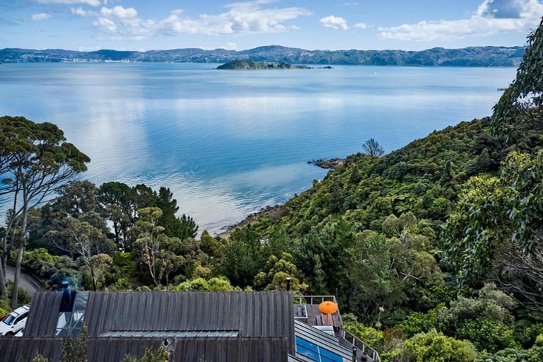 Photo of property in 24 Richmond Road, Mahina Bay, Lower Hutt, 5013
