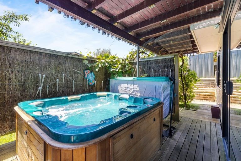 Photo of property in 53 Sunset Road, Totara Vale, Auckland, 0632