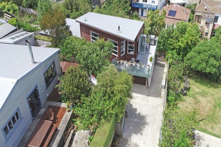 Photo of property in 10a Cornwall Road, Lyttelton, 8082