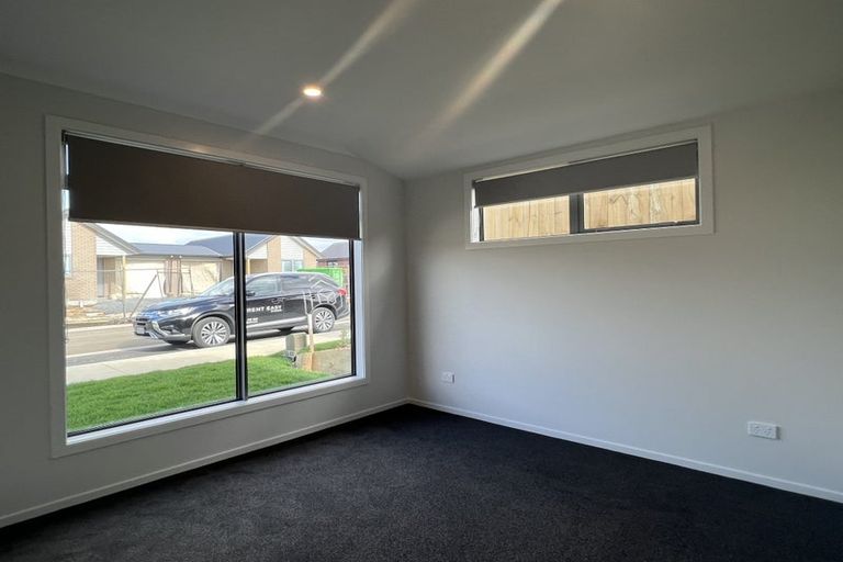 Photo of property in 35 Waruhia Crescent, Rototuna North, 3281