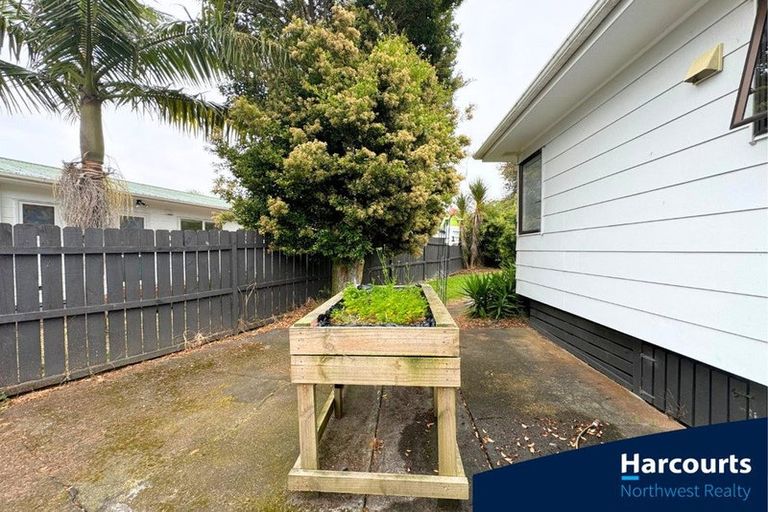 Photo of property in 124 Moire Road, West Harbour, Auckland, 0618