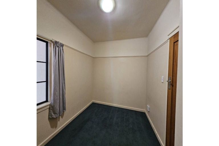 Photo of property in Westhaven Apartments, 8/127 Molesworth Street, Thorndon, Wellington, 6011