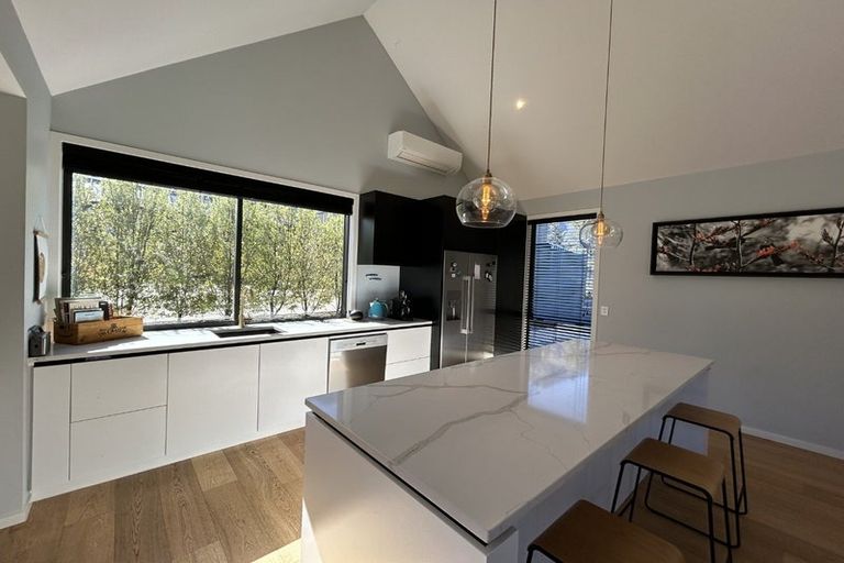 Photo of property in 32 Falconer Rise, Jacks Point, Queenstown, 9371