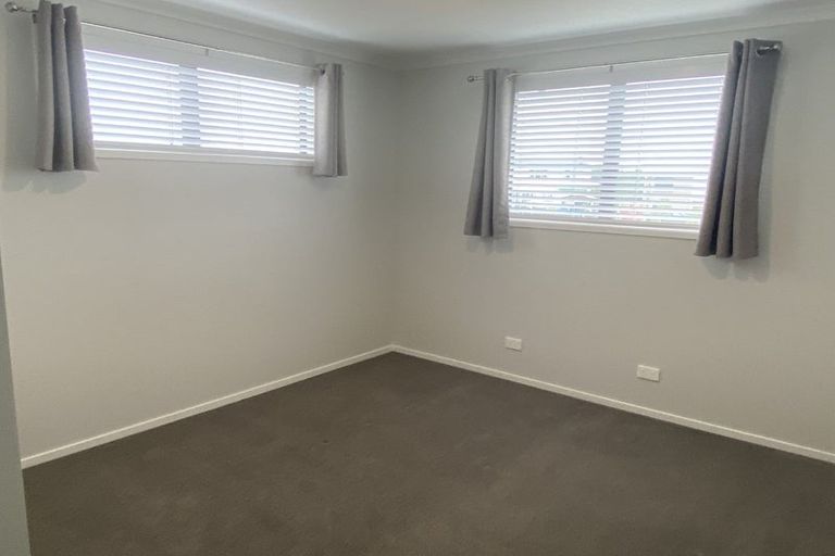 Photo of property in 11 Discovery Place, Marfell, New Plymouth, 4310