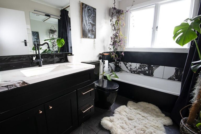 Photo of property in 15 Puketapu Road, Taradale, Napier, 4112