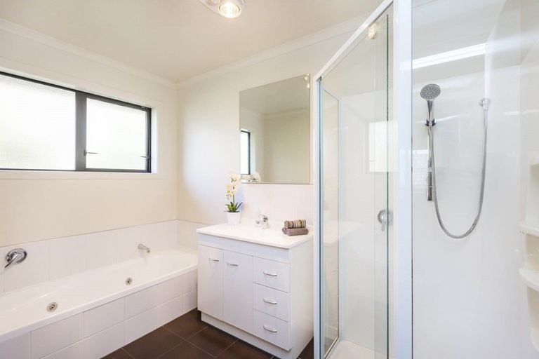 Photo of property in 15 Kirton Drive, Riverstone Terraces, Upper Hutt, 5018