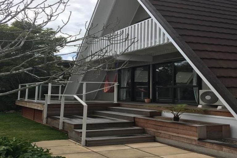 Photo of property in 52 Palatine Terrace, Saint Martins, Christchurch, 8022