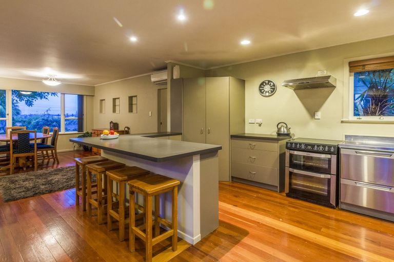Photo of property in 1 Crystal Avenue, Glendene, Auckland, 0602