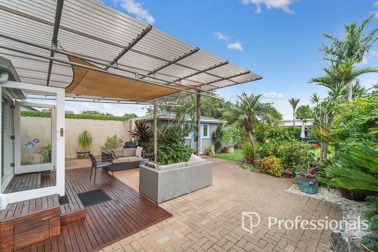 Photo of property in 42 Tui Street, Point Chevalier, Auckland, 1022