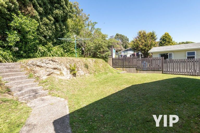 Photo of property in 81 Stewart Drive, Newlands, Wellington, 6037